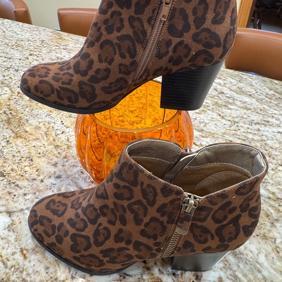 Style & Co. Leopard faux suede ankle boots Excellent UNUSED condition!! 7M - Picture 2 of 16